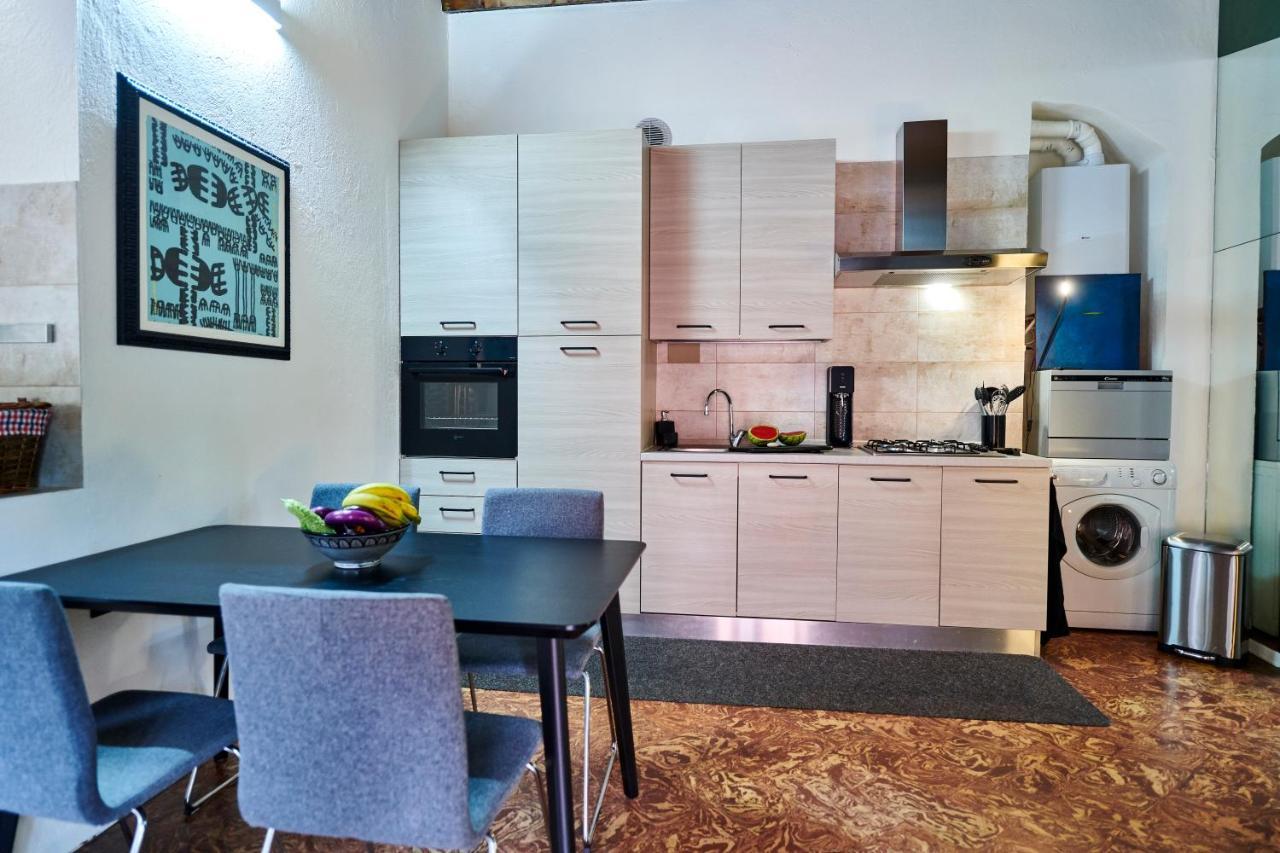 Tra I Tetti E Il Cielo Apartment Turin Bagian luar foto