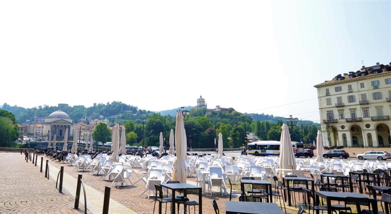 Tra I Tetti E Il Cielo Apartment Turin Bagian luar foto